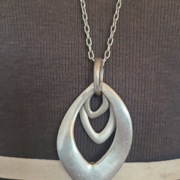 Lia Sophia Chain and Pendant - Picture 4 of 10